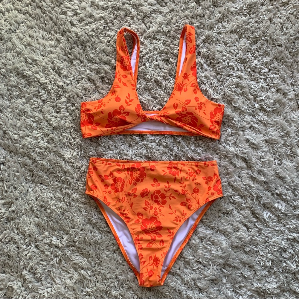 New Top Twist High Waisted Bikini